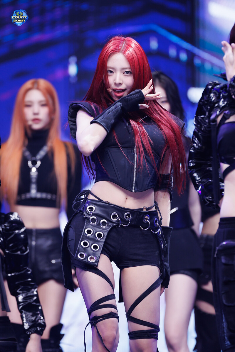 240111 ITZY Yuna - 'BORN TO BE' and 'UNTOUCHABLE' at M Countdown documents 16