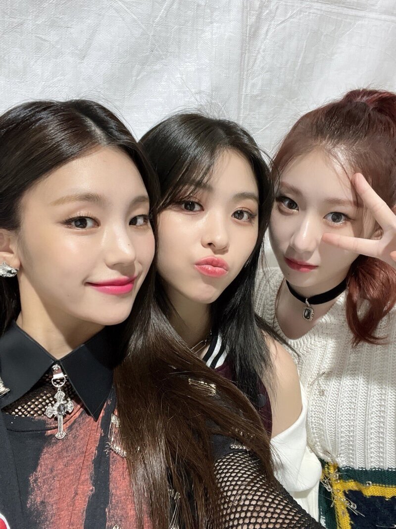 211031 ITZY SNS Update documents 4