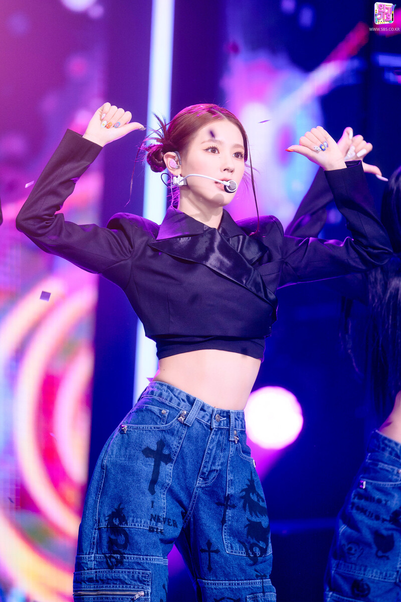 220327 (G)I-DLE Miyeon - 'TOMBOY' at Inkigayo documents 12