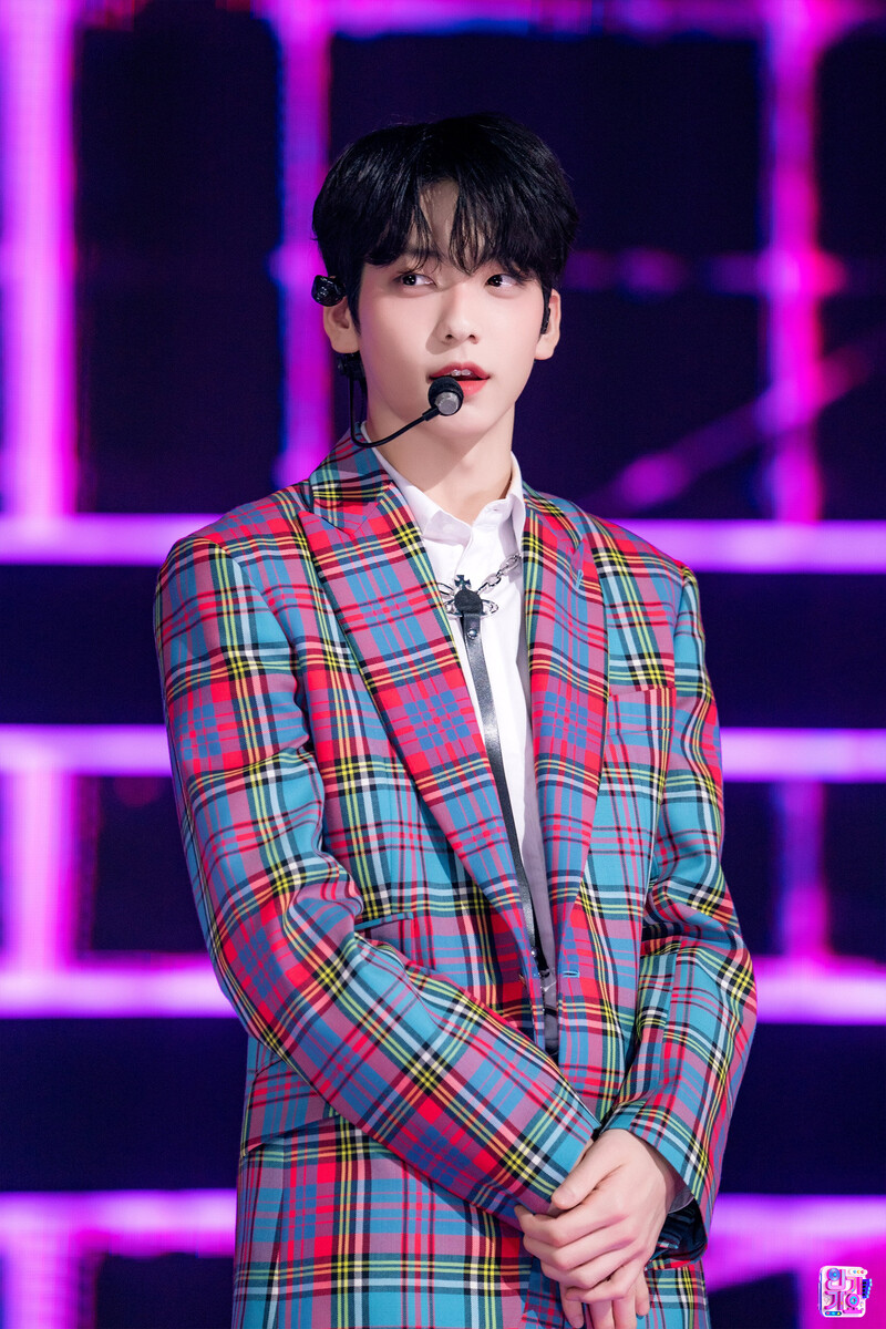 231029 TXT Soobin - 'Chasing That Feeling' at Inkigayo documents 1