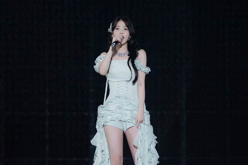 240420 IU - ‘H.E.R.’ World Tour in Singapore Day 1 documents 13