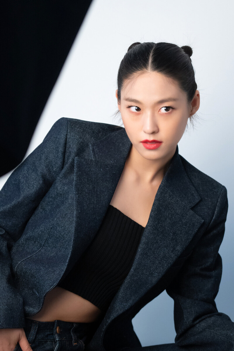 220629 FNC Naver Post - AOA Seolhyun - W Korea x Chloe Photoshoot Behind documents 13