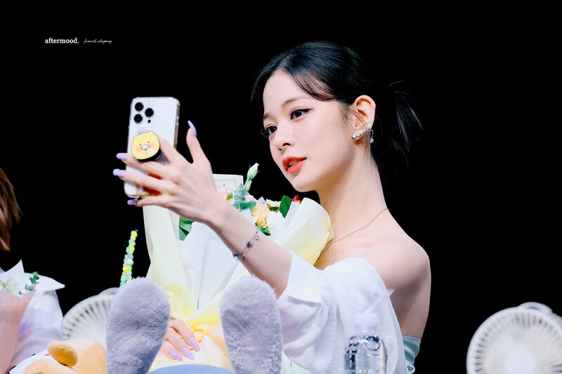 220708 fromis_9 Chaeyoung documents 14