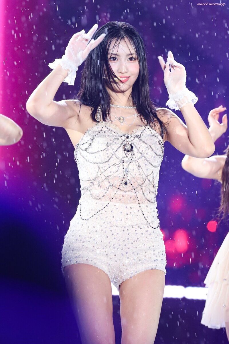 230513 TWICE Momo - ‘READY TO BE’ World Tour in Osaka Day 1 documents 3