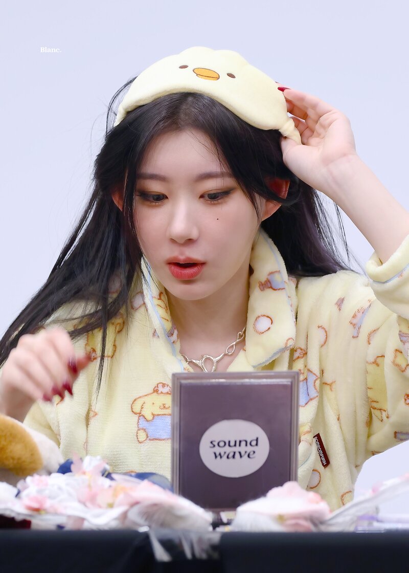 240114 ITZY Chaeryeong - Soundwave Fansign Event documents 7