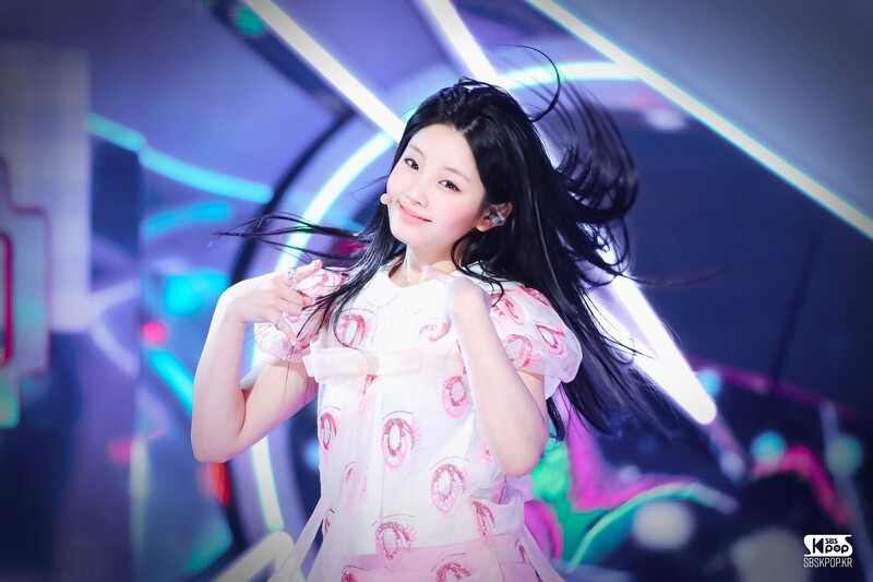 240331 ILLIT Wonhee - ‘Magnetic’ at Inkigayo documents 5