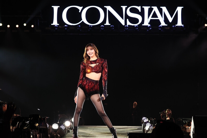 250101 - LISA at ICONSIAM Countdown 2025 in Bangkok documents 9