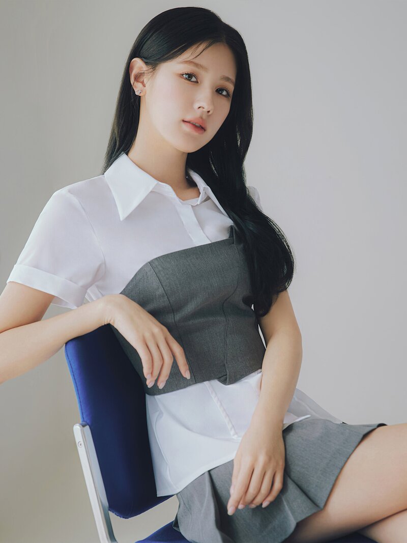 (G)I-DLE Miyeon for CTBRZ 2023 SS Collection documents 23