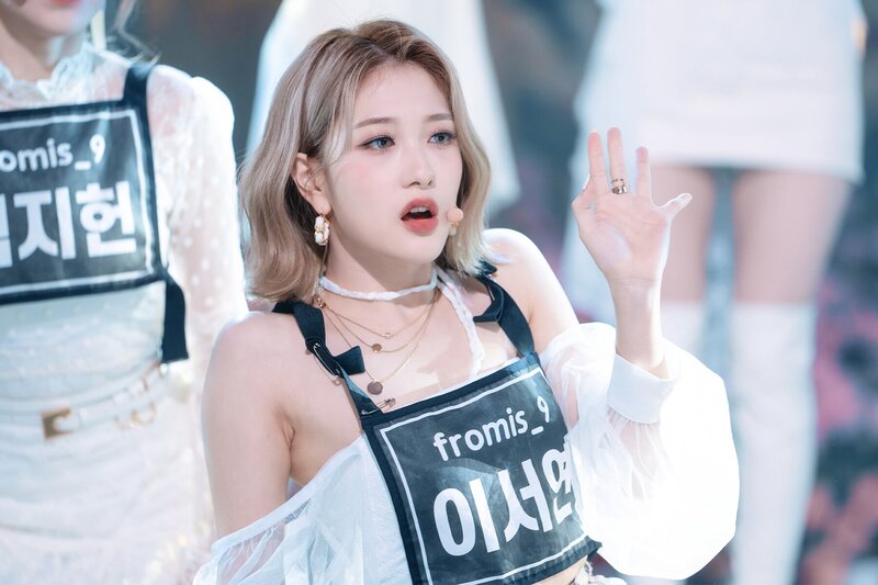 220123 fromis_9 Seoyeon - 'DM' at Inkigayo documents 7