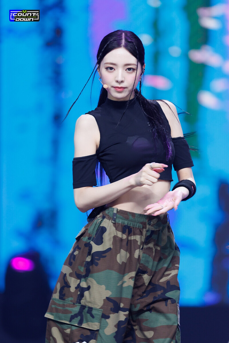 230824 ITZY Yuna - 'Cake' at M COUNTDOWN documents 7