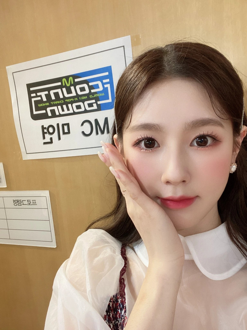 210318 Miyeon Twitter Update ((GI-DLE) documents 2
