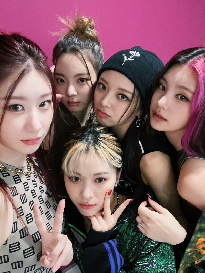 211016 ITZY Twitter Update documents 2