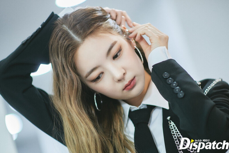 220411 ITZY Lia 1st Fanmeeting Photoshoot by Dispatch documents 3