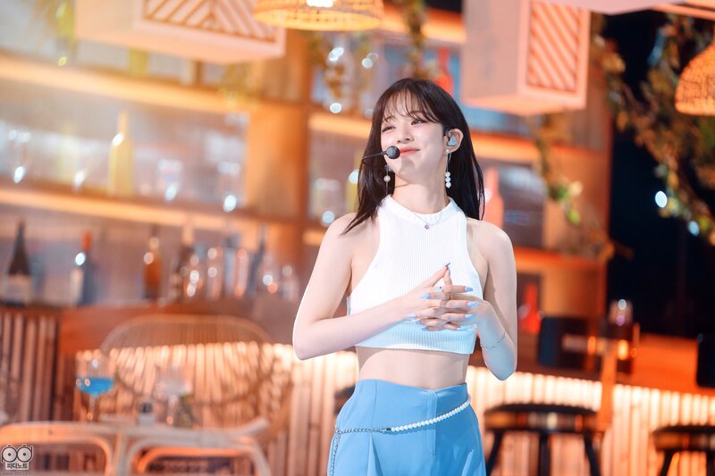 220703 fromis_9 Chaeyoung - 'Stay This Way' at Inkigayo documents 4