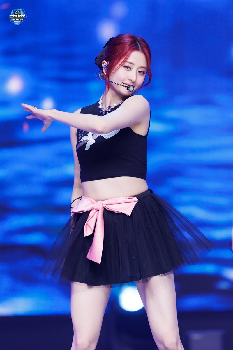 240222 LE SSERAFIM Yunjin - 'EASY' and 'Swan Song' at M Countdown documents 15