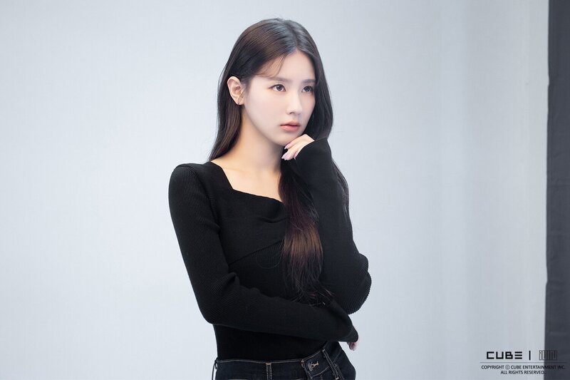 211015 Cube Naver Post - (G)I-DLE Miyeon 2021 Profile Photoshoot documents 5