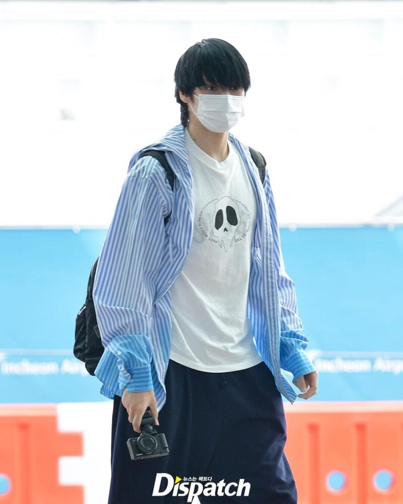 220706 TXT at Incheon International Airport documents 6