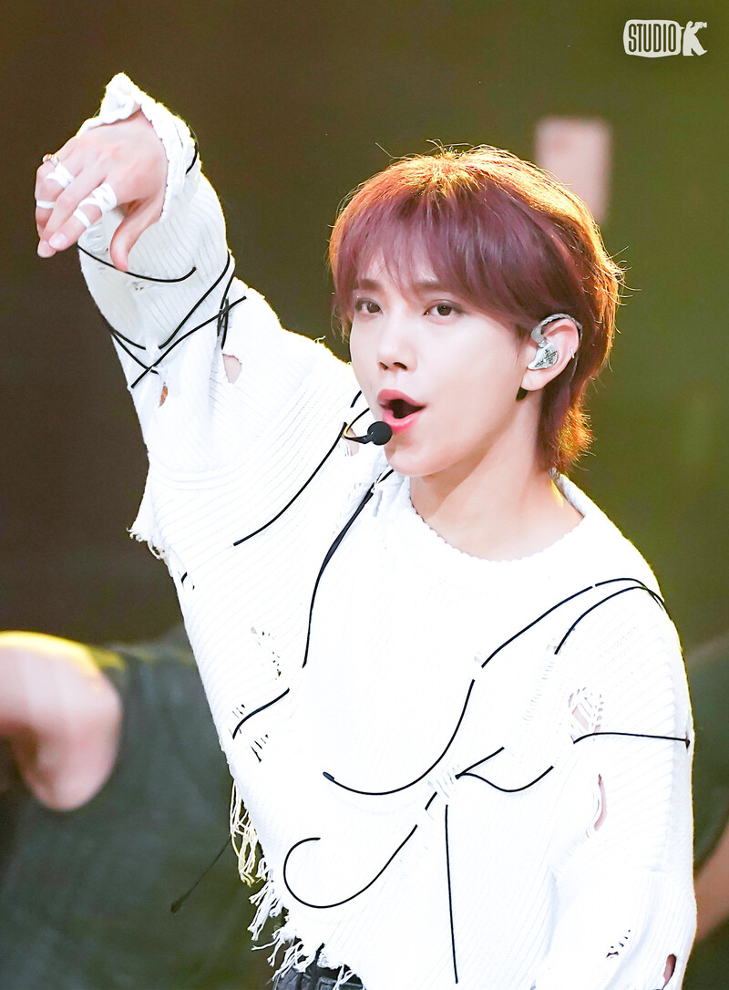 230428 SEVENTEEN Joshua - 'Super' at Music Bank documents 4