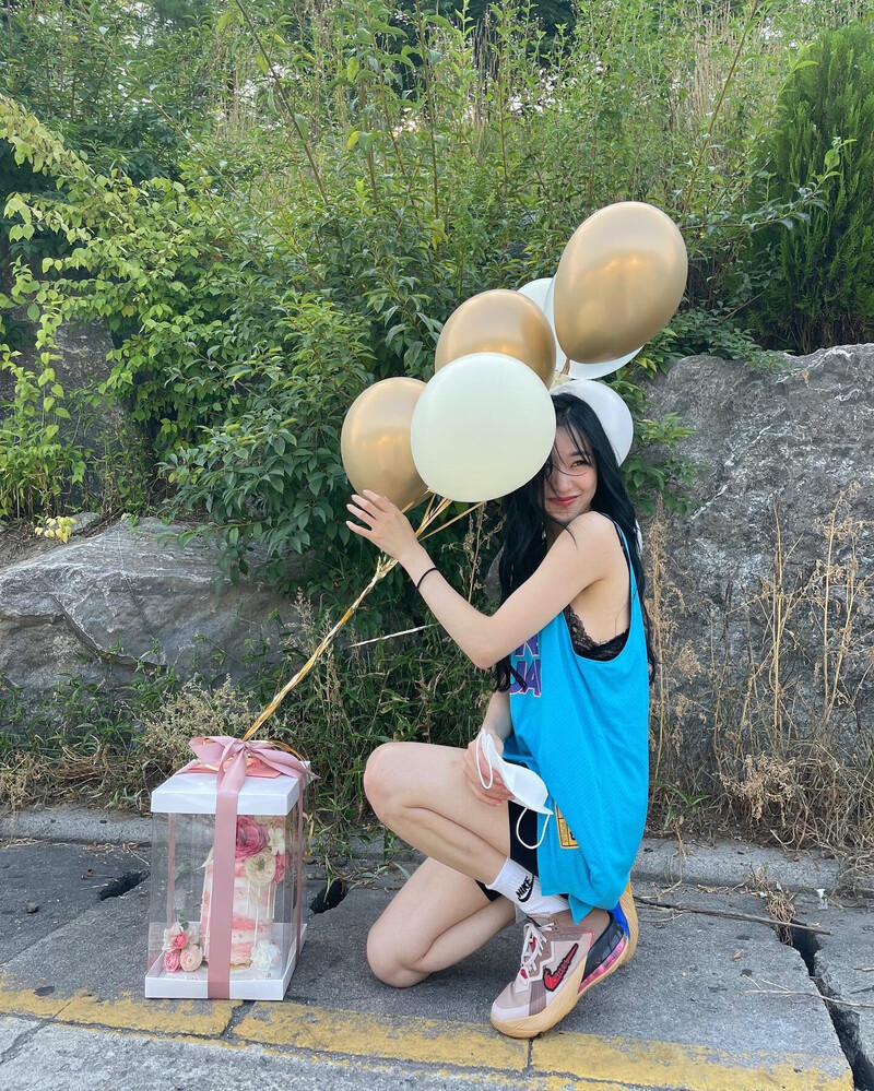 210801 Tiffany Young Instagram Update - Happy Birthday Tiffany documents 5