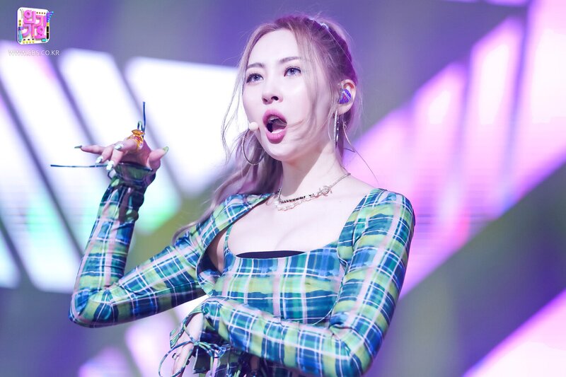 210815 Sunmi - 'You can't sit with us' at Inkigayo documents 3