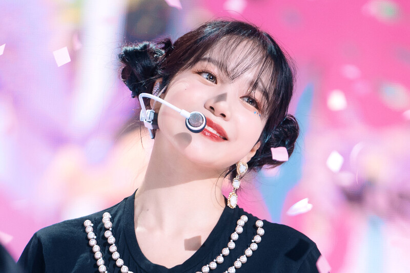 220605 Jo Yuri - 'Love Shhh!' at Inkigayo documents 19