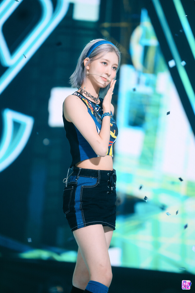 220918 IVE Gaeul - 'After LIKE' at Inkigayo documents 5