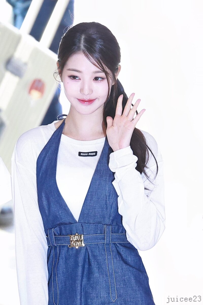 230526 IVE Wonyoung -  GMP Airport documents 16
