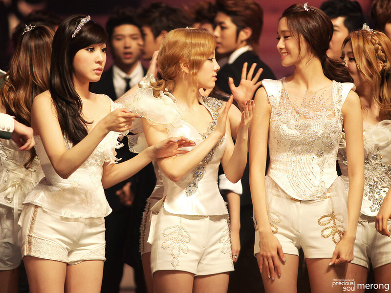 111230 Girls' Generation at KBS Song Festival documents 3