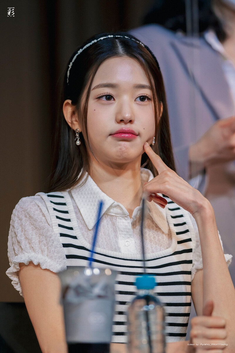 220416 Wonyoung at Fansign Event documents 21