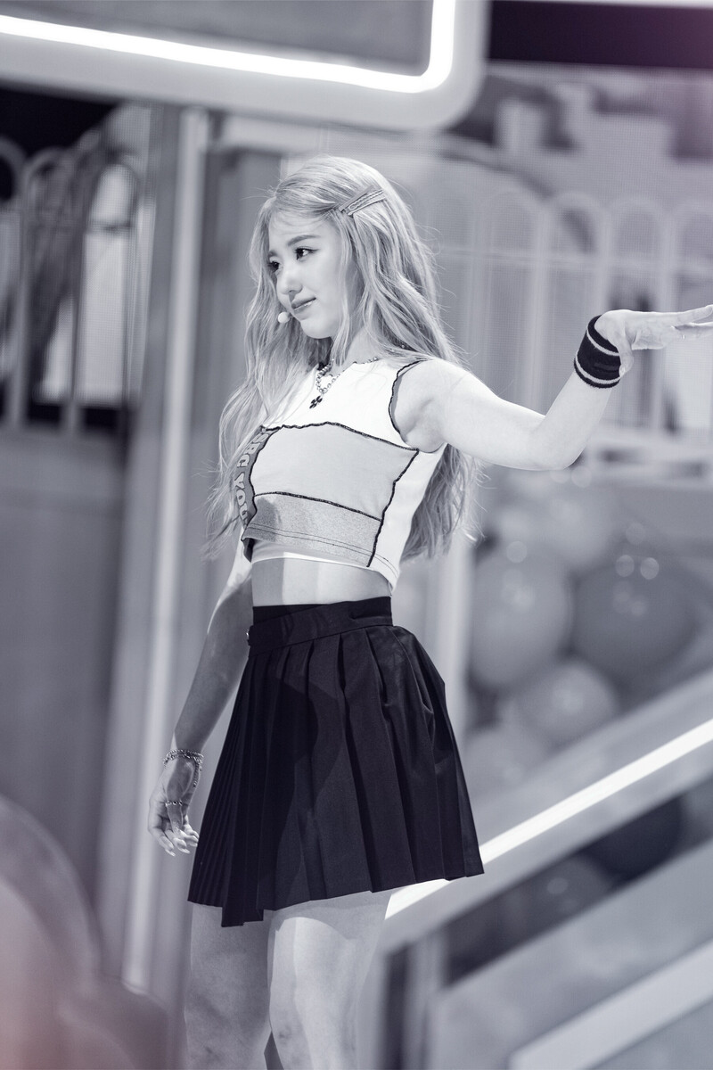 220703 Kep1er Yeseo 'Up!' at Inkigayo documents 20