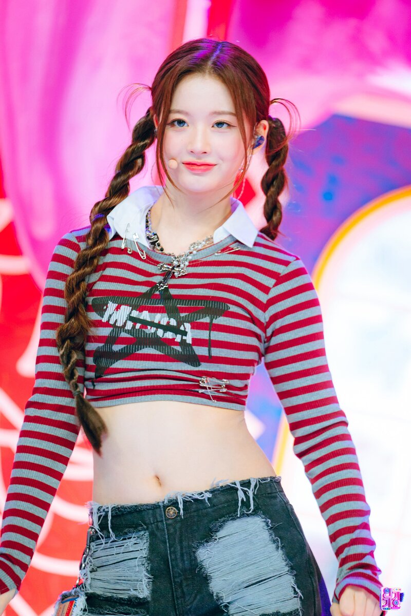 230326 NMIXX Sullyoon - 'Love Me Like This' at Inkigayo documents 3