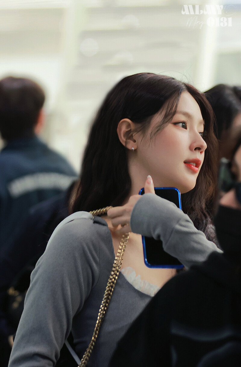 240418 (G)I-DLE Miyeon - ICN Airport documents 1