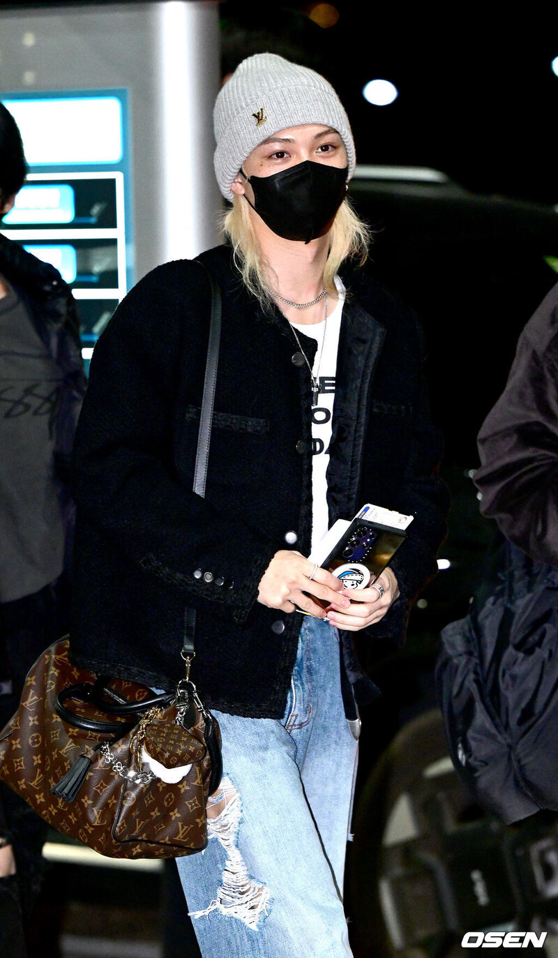 241110 FELIX at Gimpo Airport documents 3