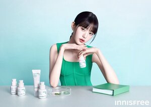 Wonyoung X INNISFREE - "Retinol Cica Ampoule" Campaign