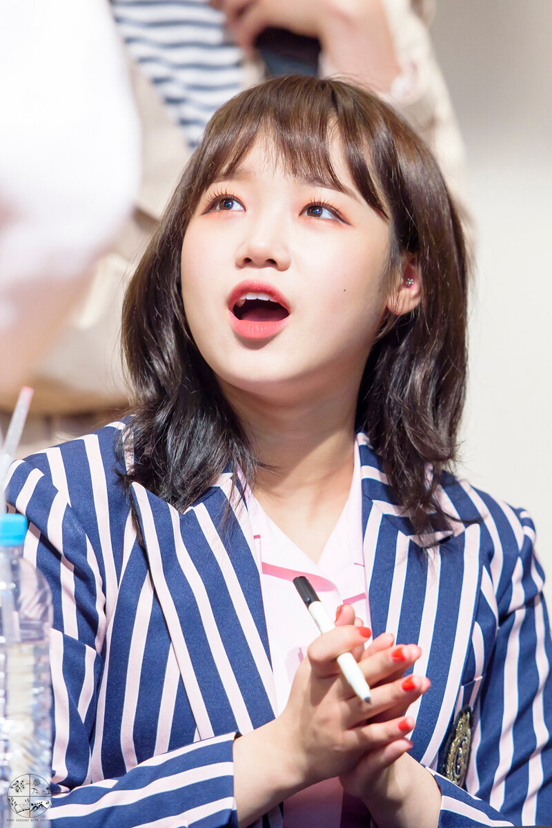 180401 Weki Meki Yoojung at Songpa & Jungu 'Lucky' Fansigns documents 12