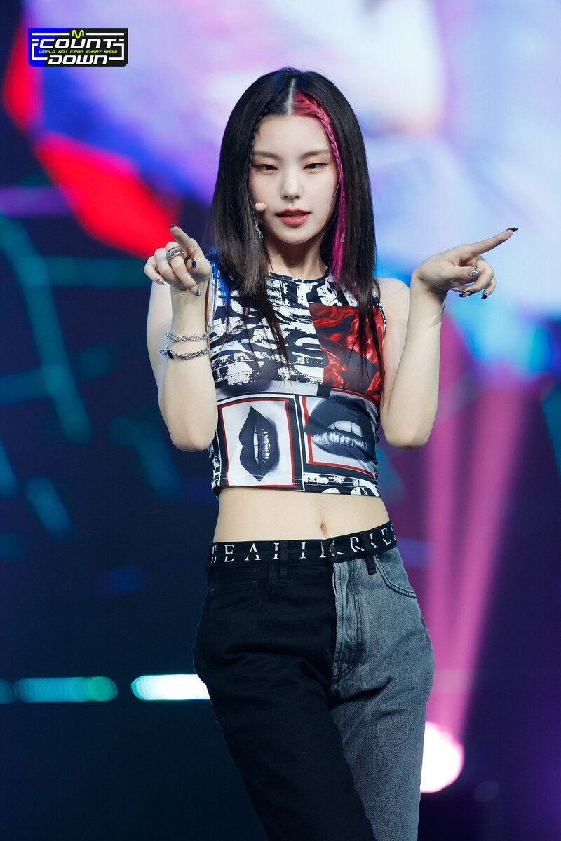 211014 ITZY - 'SWIPE' at M Countdown documents 20