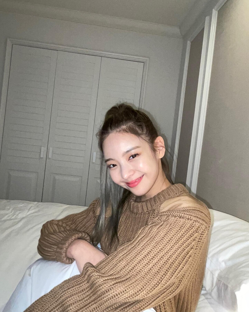 211109 ITZY Instagram Update documents 8