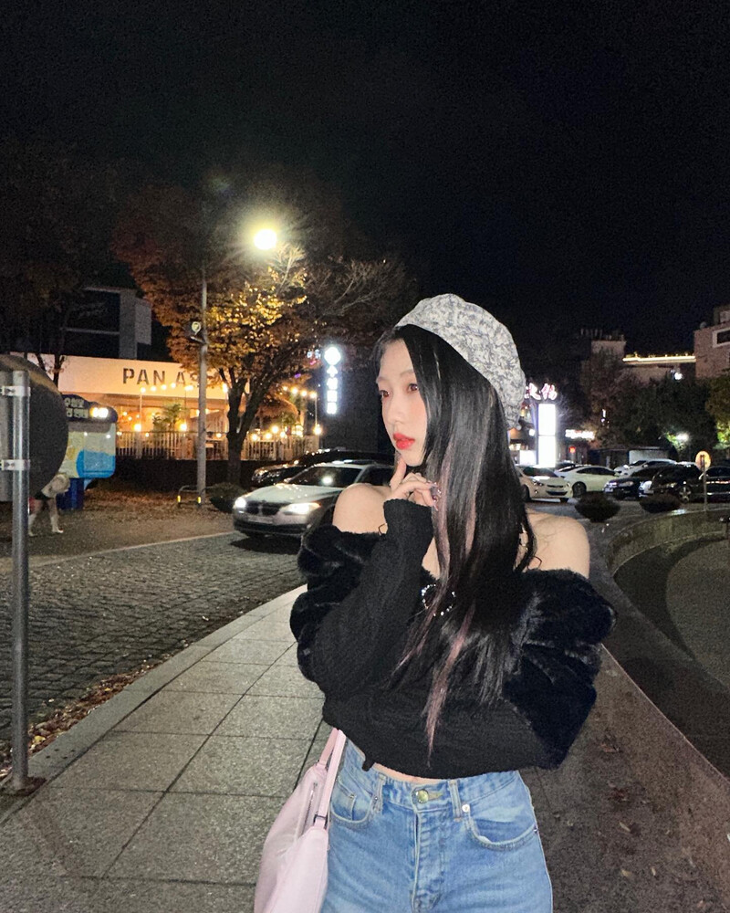 230331 Yeojin Instagram Update documents 5