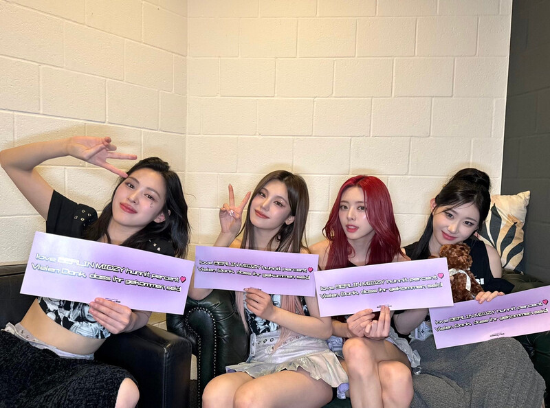 240429 - ITZY Twitter Update - ITZY 2nd World Tour 'BORN TO BE' in BERLIN documents 1