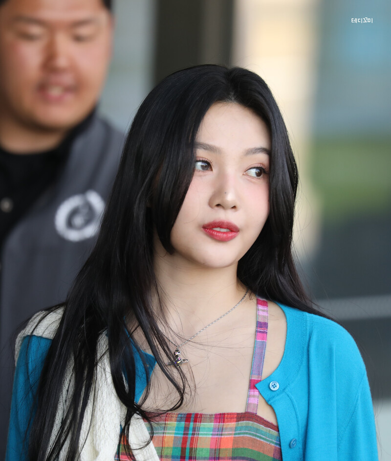 240510 Red Velvet Joy at Gimpo International Airport documents 2