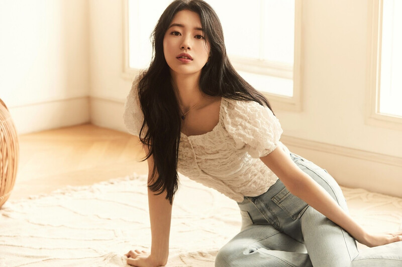 Bae Suzy for GUESS 2022 Summer Collection "Sweet Summer Days" documents 11