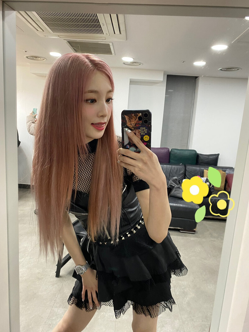 220228 Rocket Punch Twitter  Update - Yeonhee documents 6