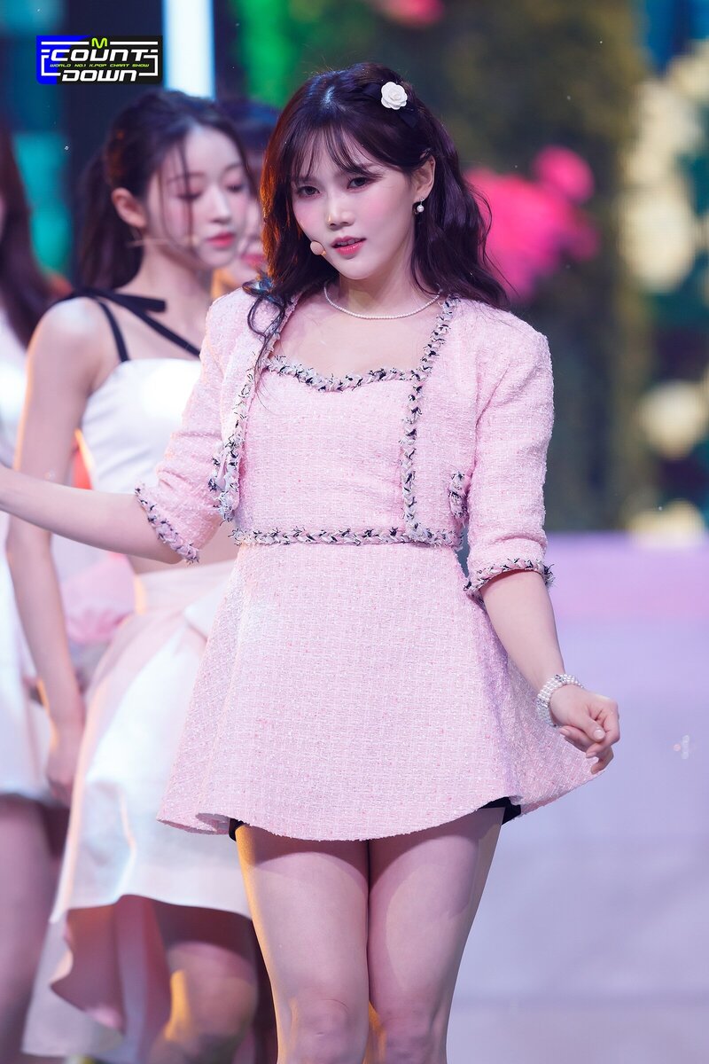 220331 OH MY GIRL - 'Real Love' at M Countdown documents 17