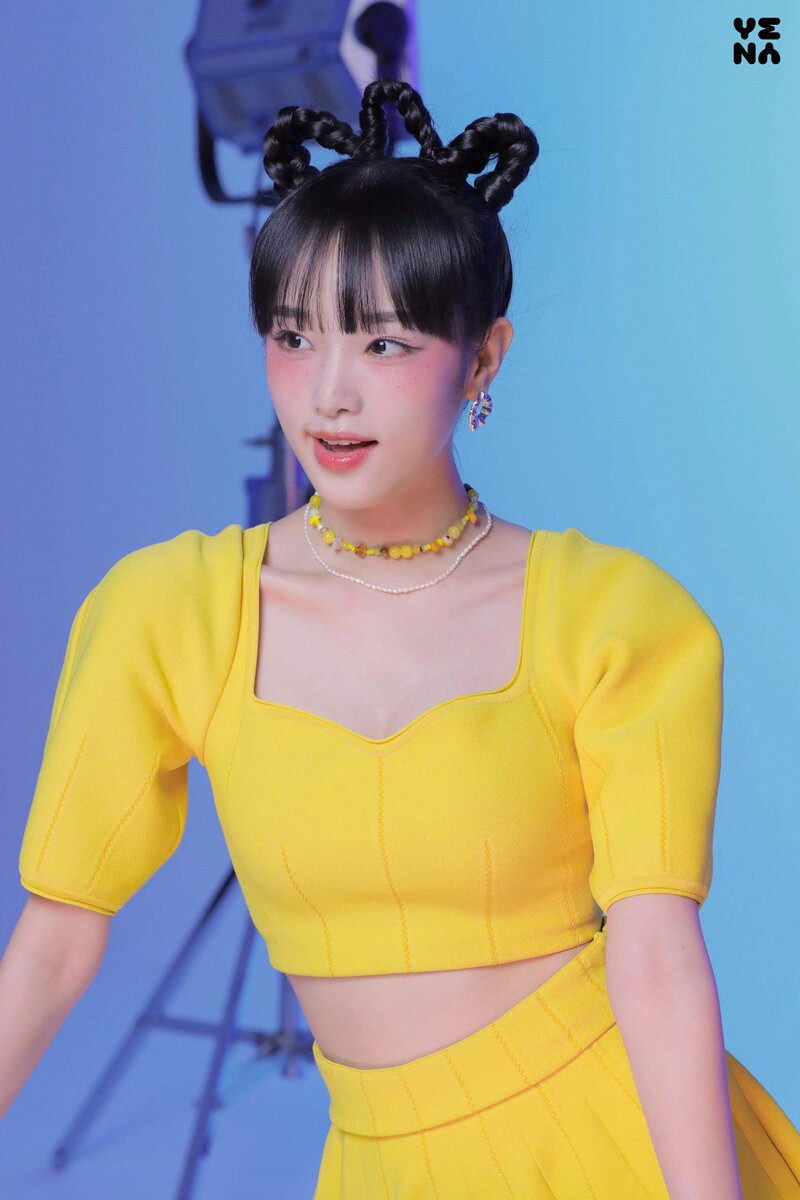 220629 Yuehua Naver Post - Yena - Cosmopolitan July Issue Behind documents 11