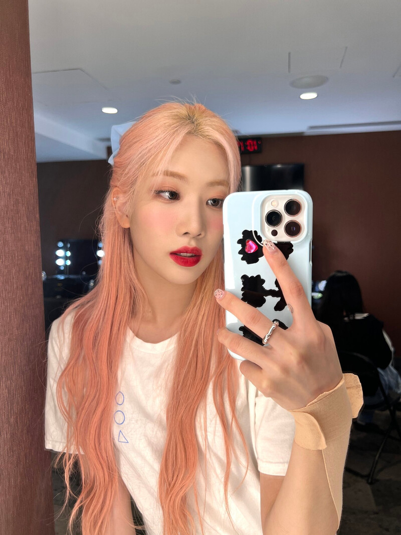 220818 LOONA Twitter Update - Kim Lip | kpopping