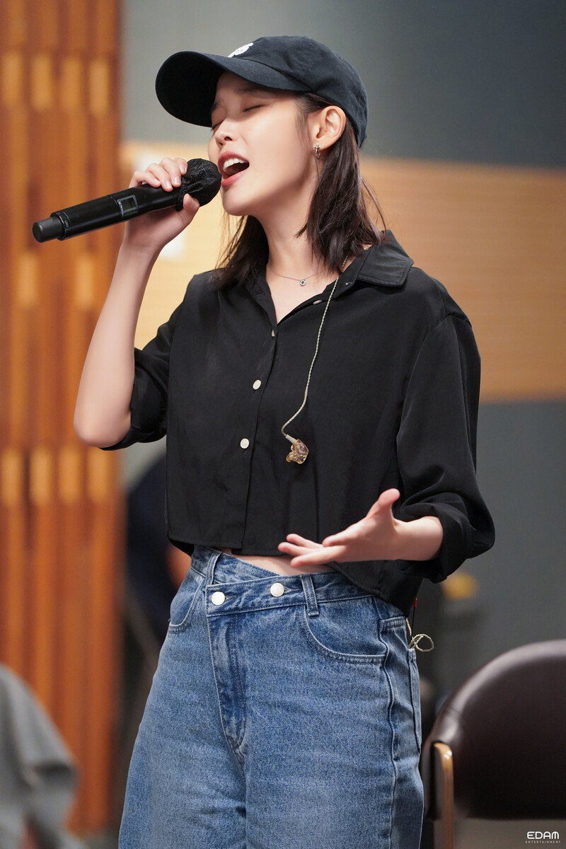 231016 EDAM Naver Post - IU - Fan Concert ' I+UN1VER5E' Behind documents 13