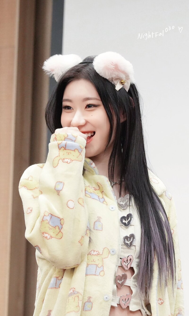 240114 ITZY Chaeryeong - Soundwave Fansign Event documents 10