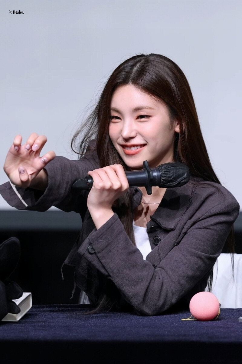 230131 ITZY Yeji - WithMuu Fansign documents 19