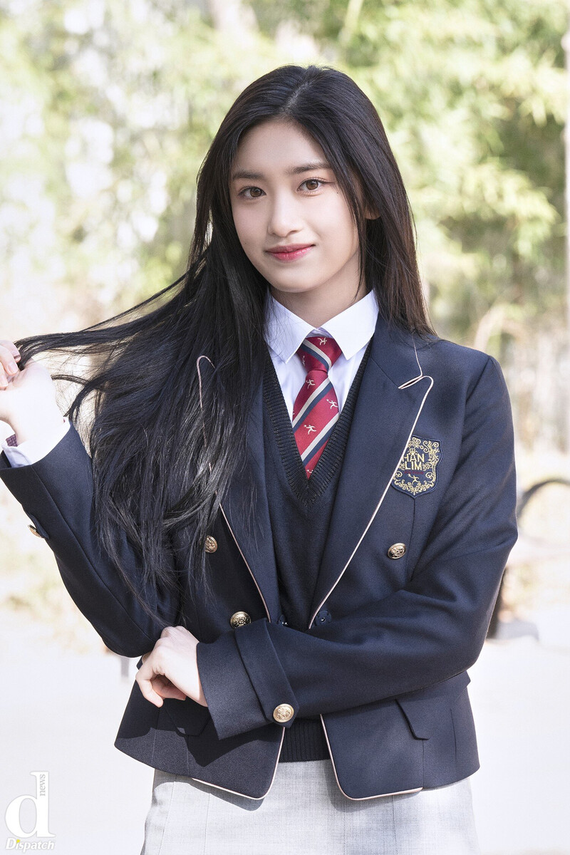 230309 IVE Leeseo - Hanlim Entertainment Arts High School Entrance Ceremony Photoshoot by Dispatch documents 6