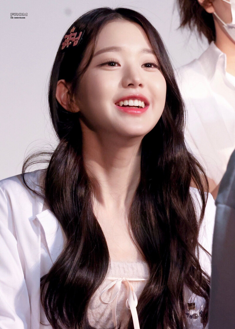 230507 IVE SOUNDWAVE Offline Fansign Event - WONYOUNG | kpopping